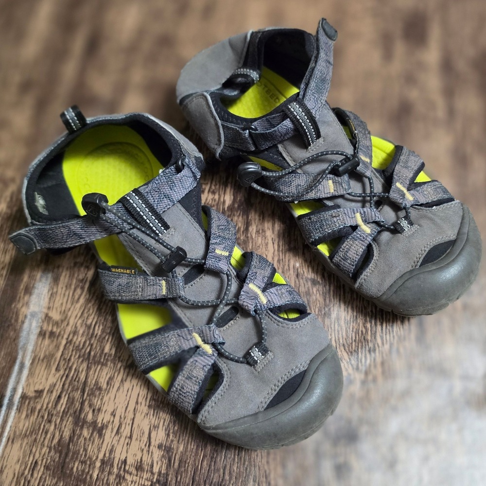 KEEN Clearwater CNX Sandals Womens 7 Gray‎ Yellow Hiking Water Shoes